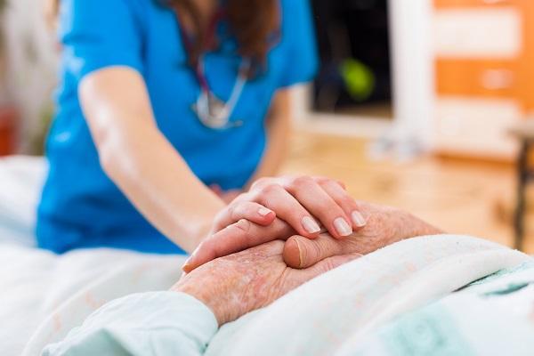 Choosing Between Hospice and a Nursing Home